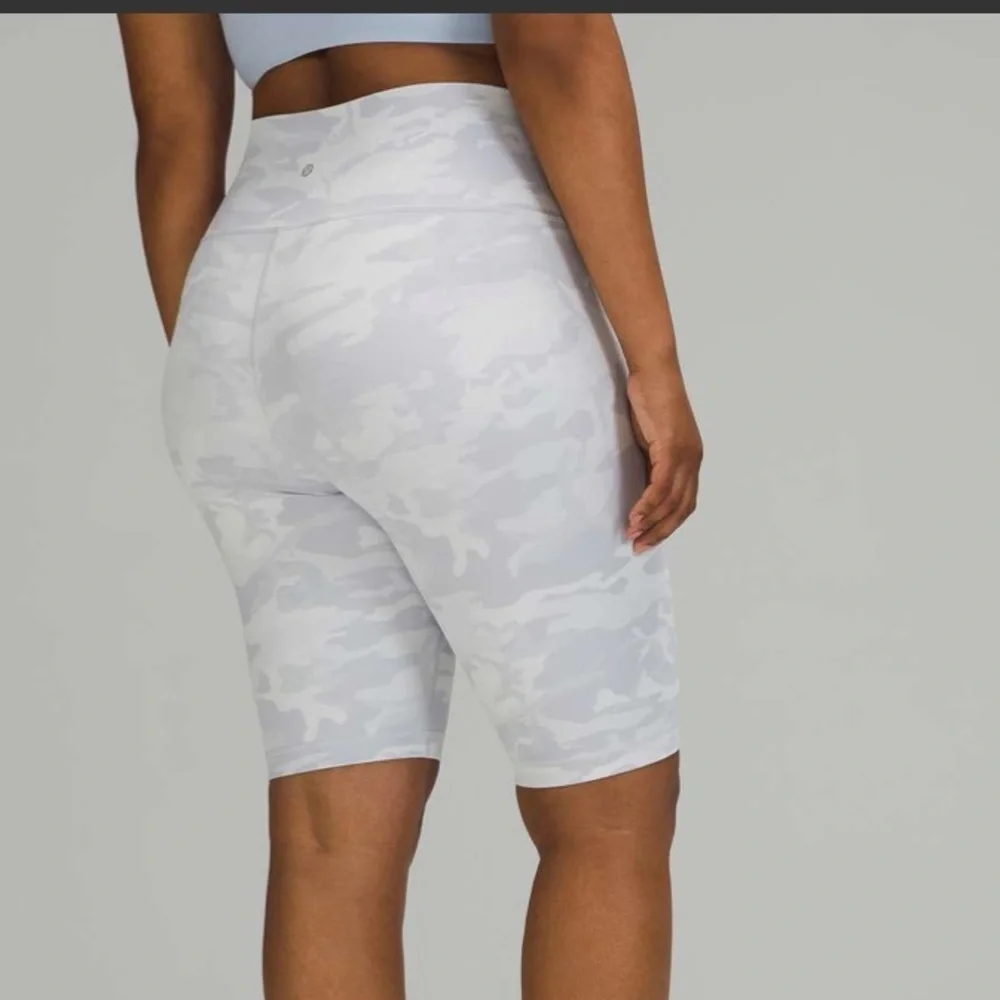 Lululemon wunder under HR  Camo Bike Shorts